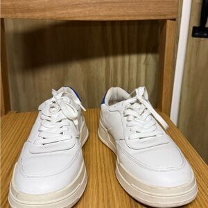 Vagabon White Sneakers